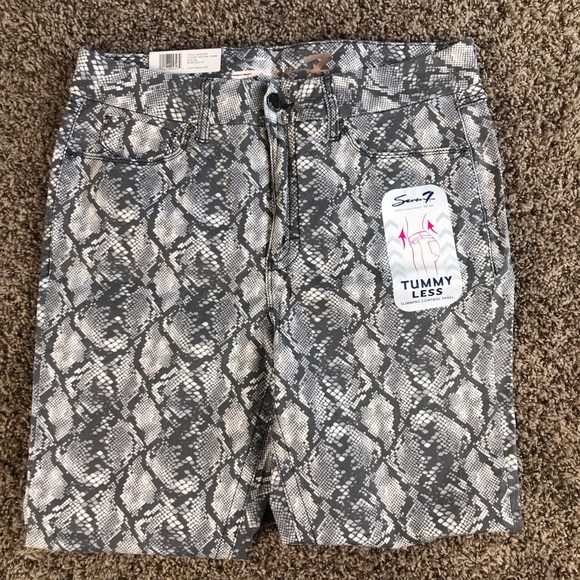 Seven7 - Picture 3 of 14